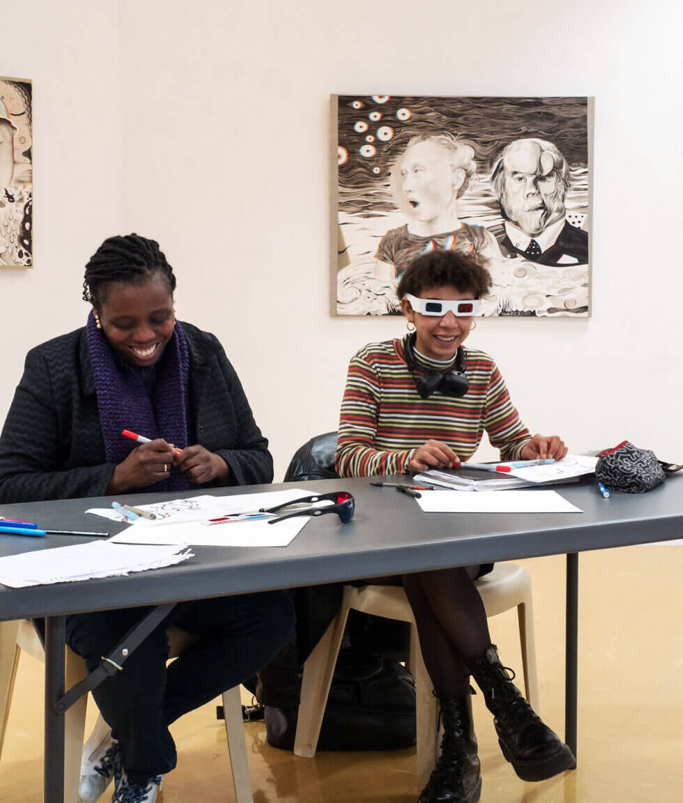 Atelier de création d’anaglyphes au centre André Malraux de Rouen, Coralie et sa maman